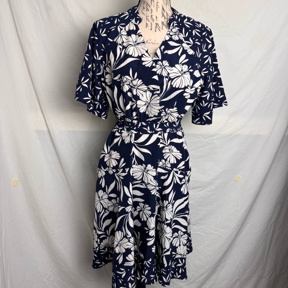 Adrienne Vittadini A Line Flutter Sleeve Tiered Dress with Waist Sash Size M NWT